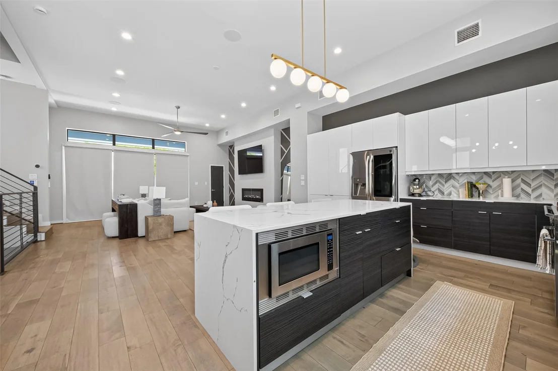Photo of 607 Memorial Heights Drive