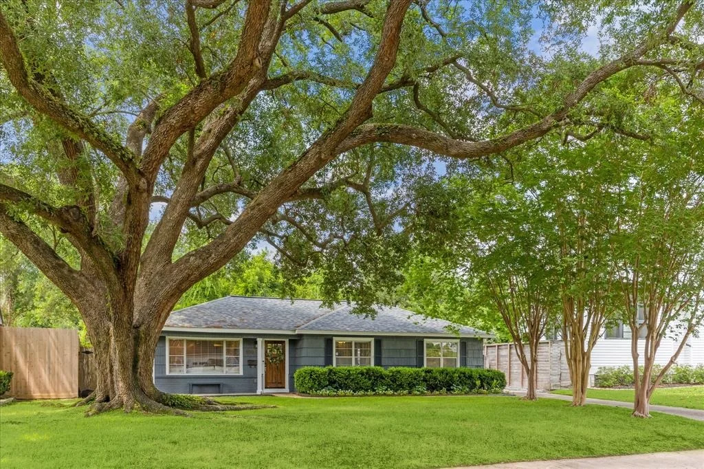 Photo of 1007 Waltway Drive