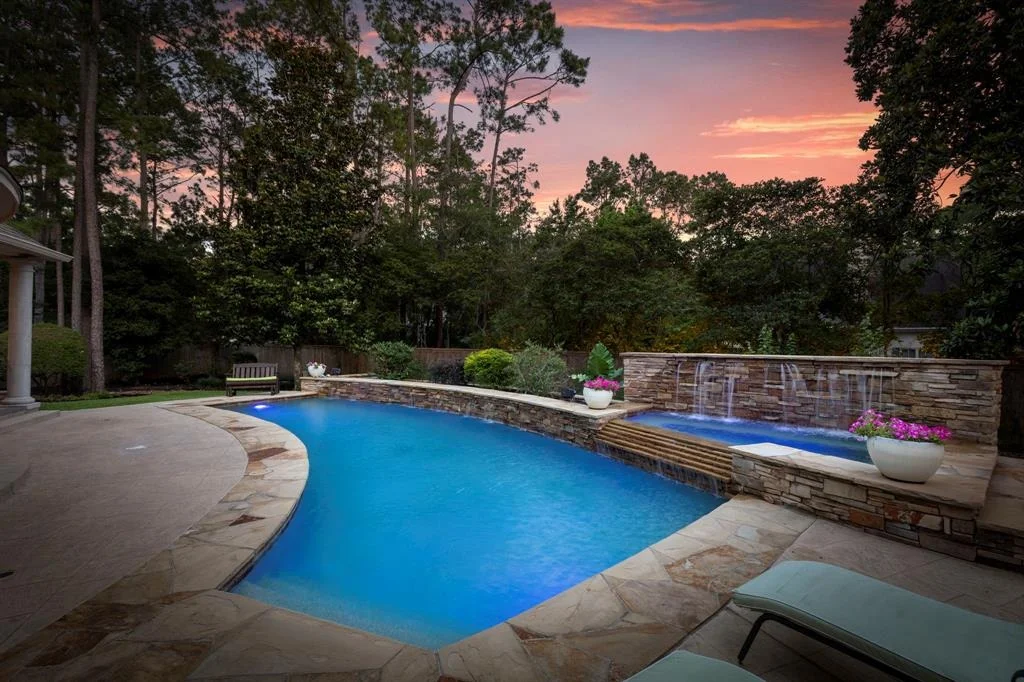 Photo of 63 N Wooded Brook Circle