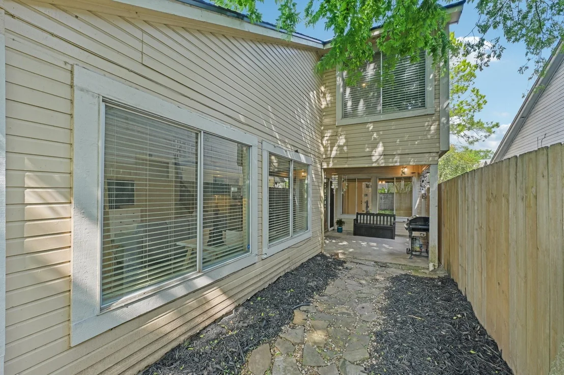 Photo of 3218 Knoll West Drive