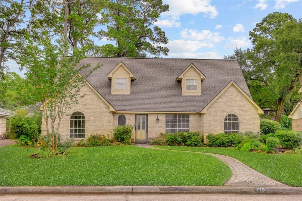 Photo of 719 Loire Lane
