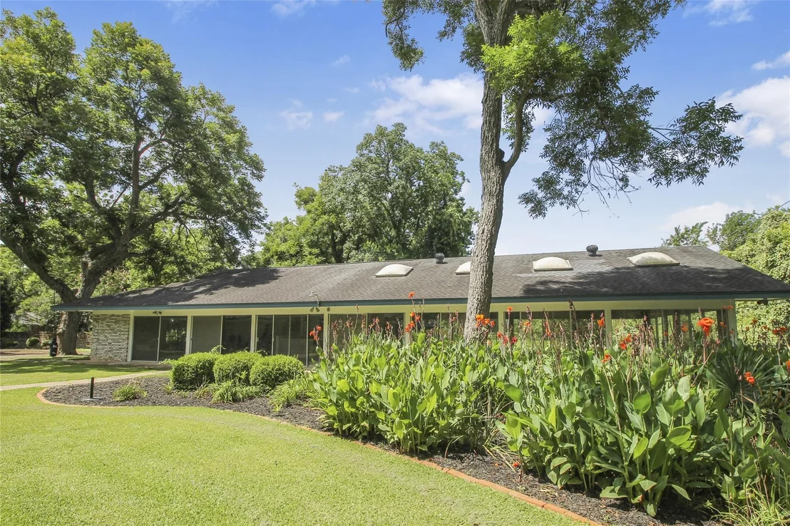 Photo of 536 Oak Drive