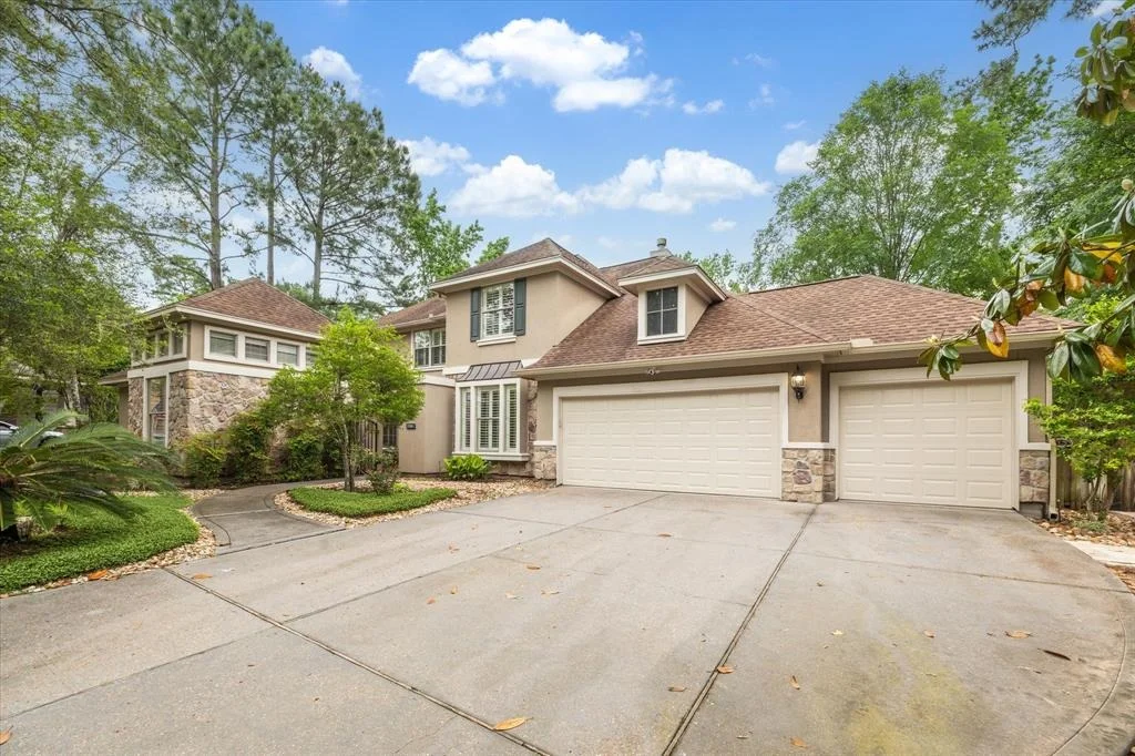 Photo of 74 E Beckonvale Circle