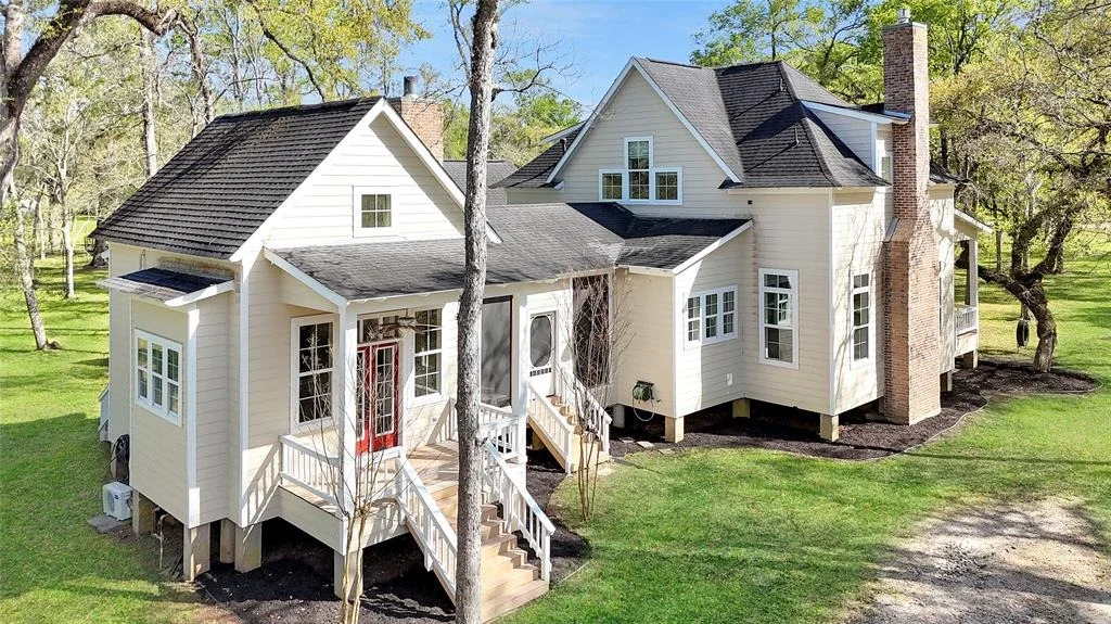 Photo of 20802 Pecan Bend Road