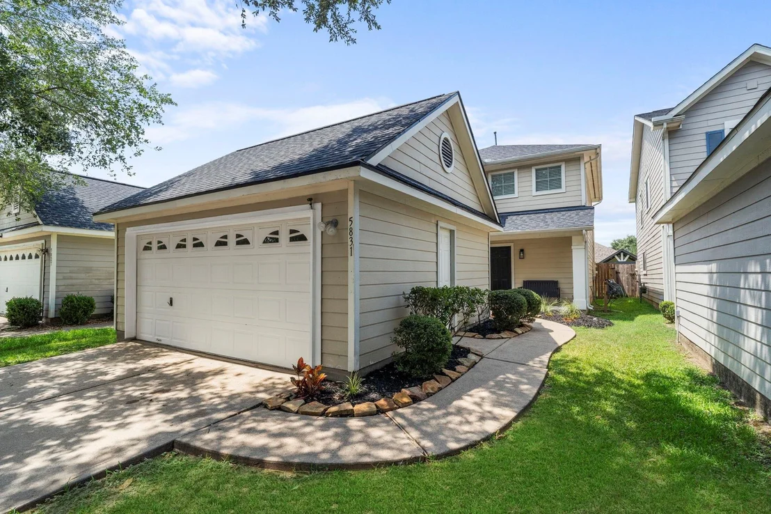 Photo of 5831 Silver Oak