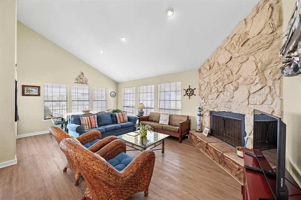 Photo of 16906 Beachcomber
