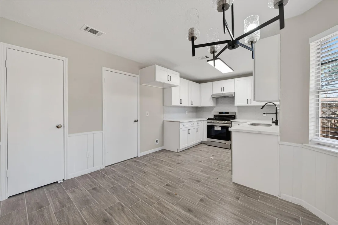 Photo of 6038 Greenmont Drive