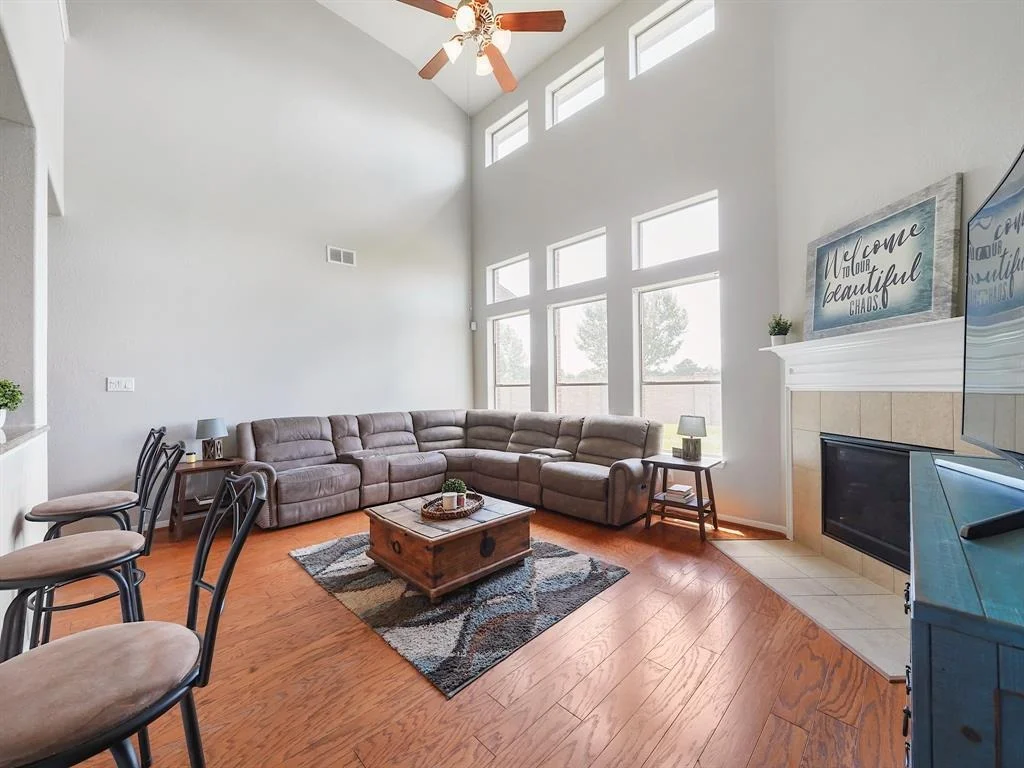 Photo of 25959 Ravenside Drive