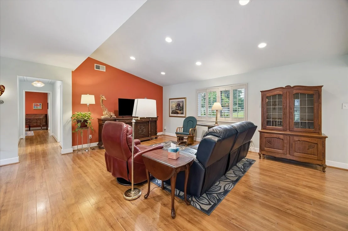 Photo of 4709 Tilson Lane