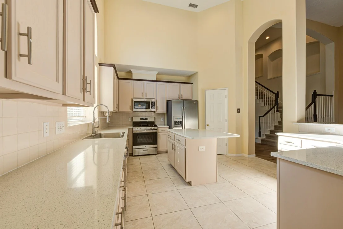 Photo of 18418 Lakeview Circle
