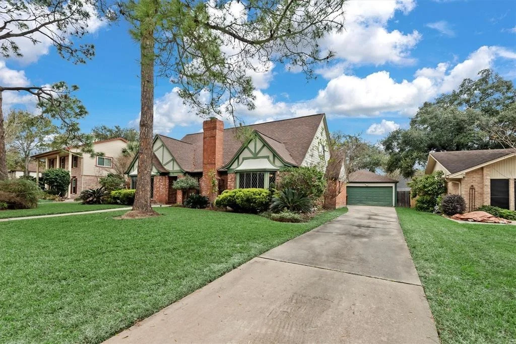Photo of 18022 Longcliffe Drive