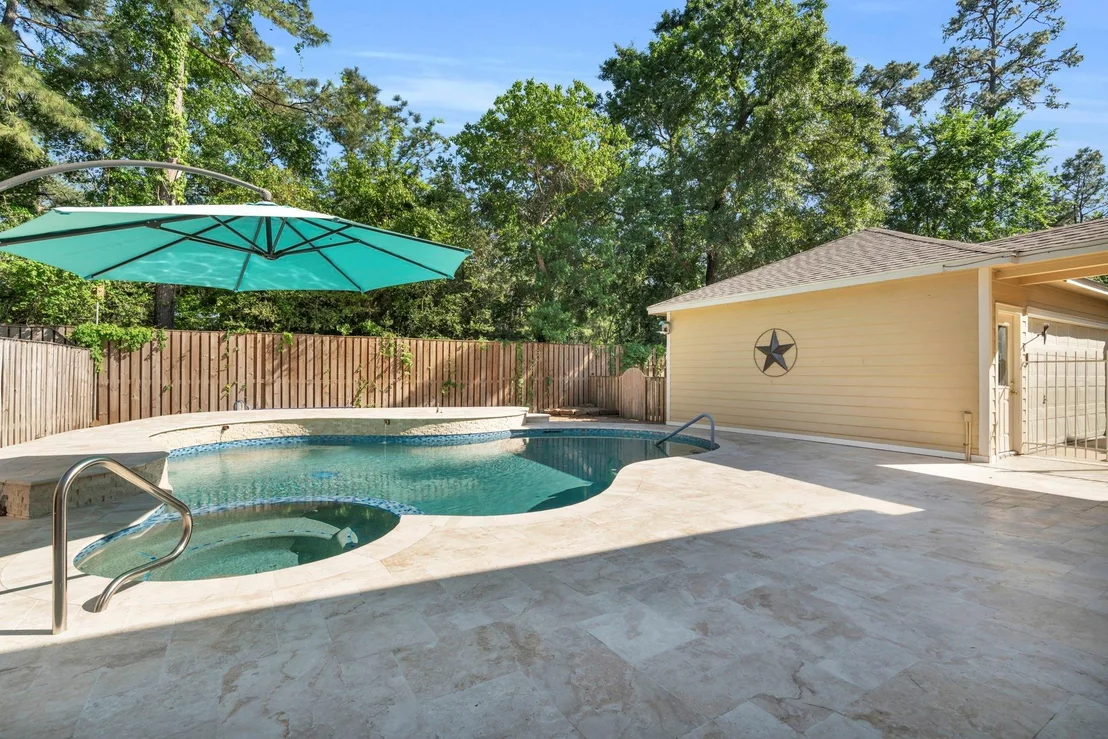 Photo of 186 S Cochrans Green Cir