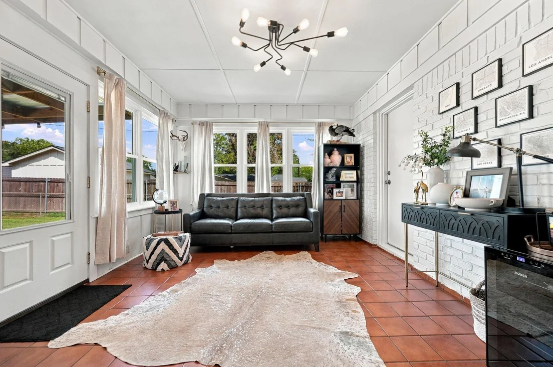 Photo of 100 N Oak Drive