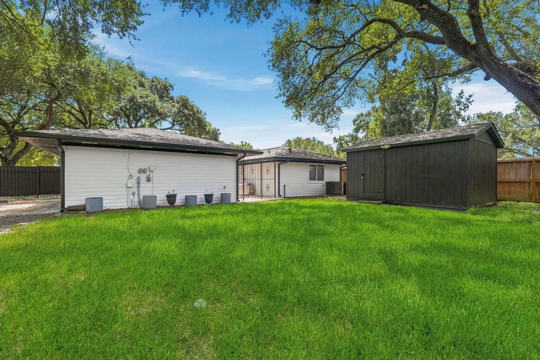 Photo of 2302 Chimney Rock Road