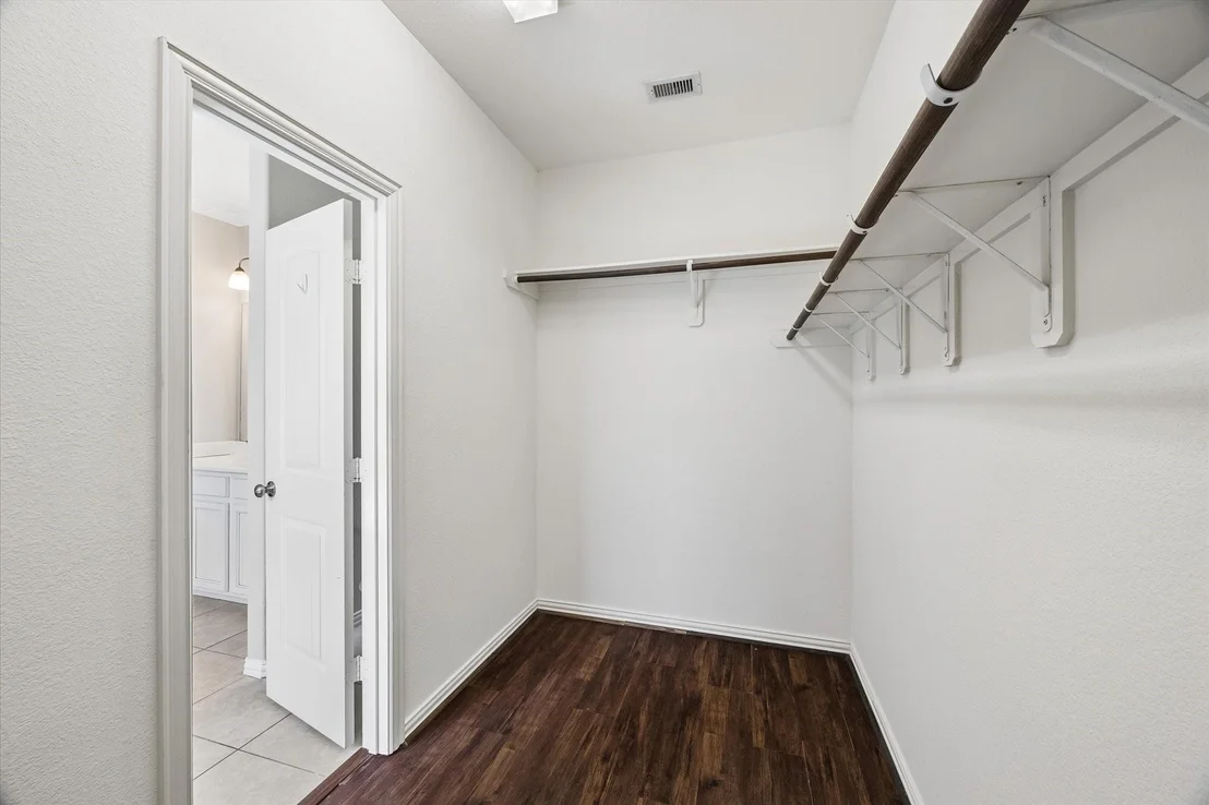 Photo of 660 Oak Circle Drive E