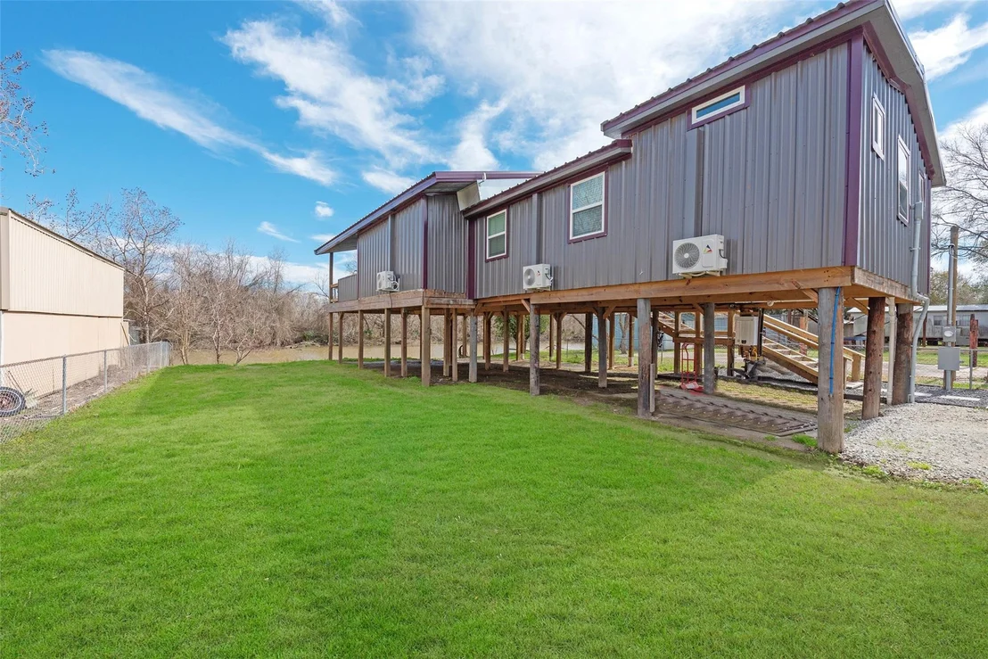 Photo of 574 River Oaks Drive