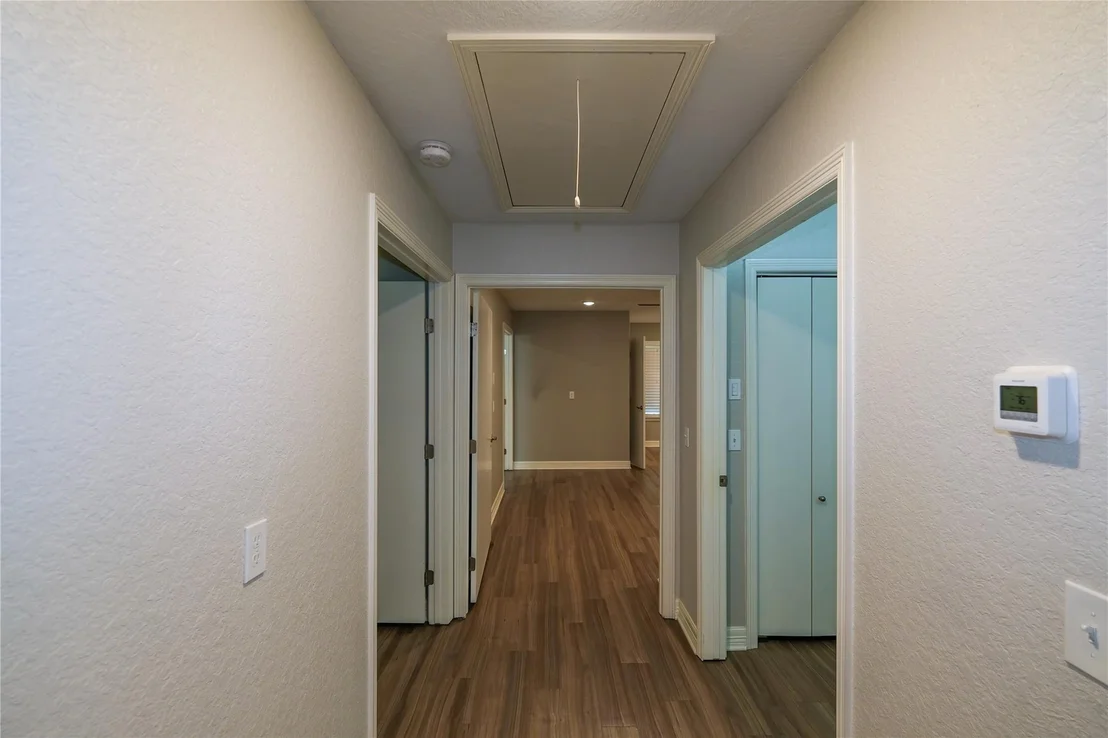 Photo of 915 Live Oak Drive