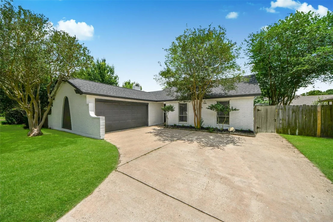 Photo of 22707 Fincastle Drive