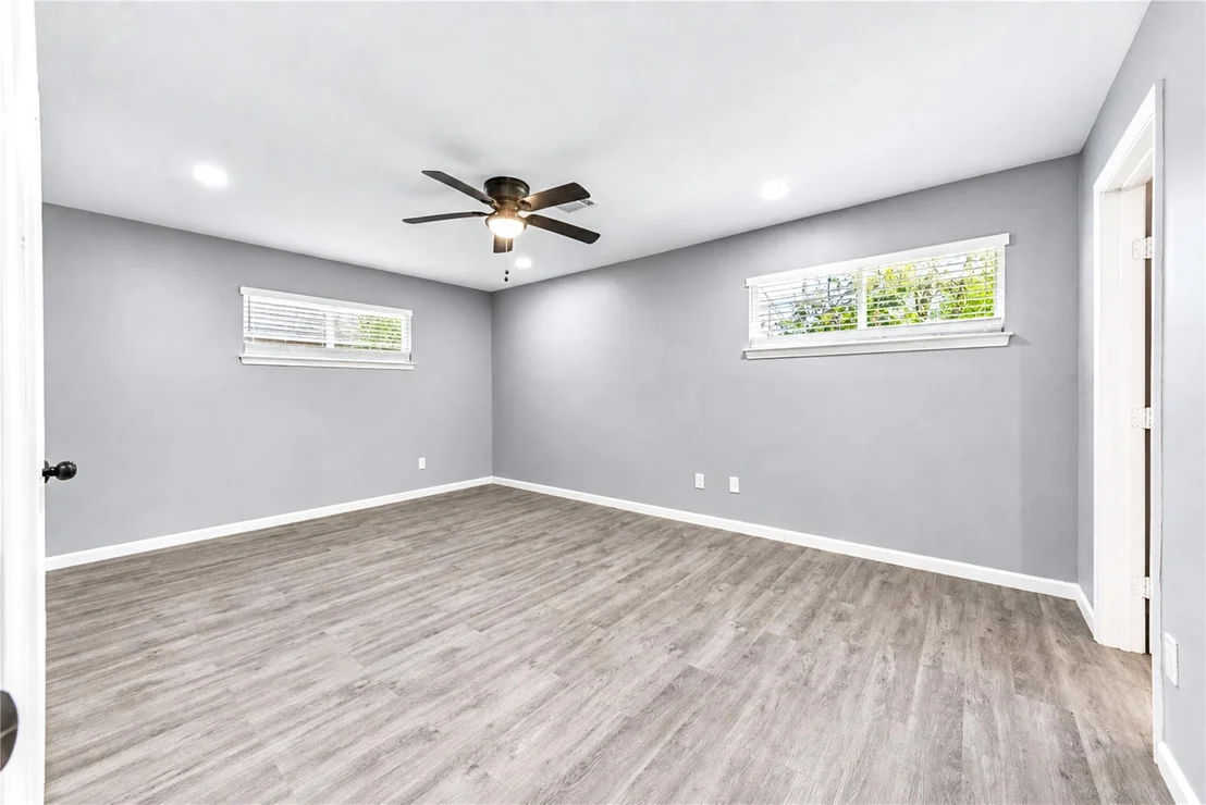 Photo of 910 Cedar Lane