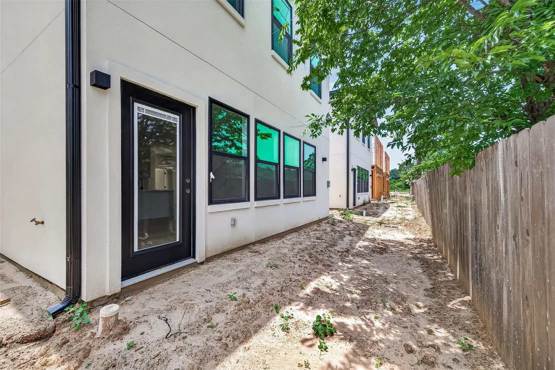 Photo of Unit 6 at 1811 N Spring Drive