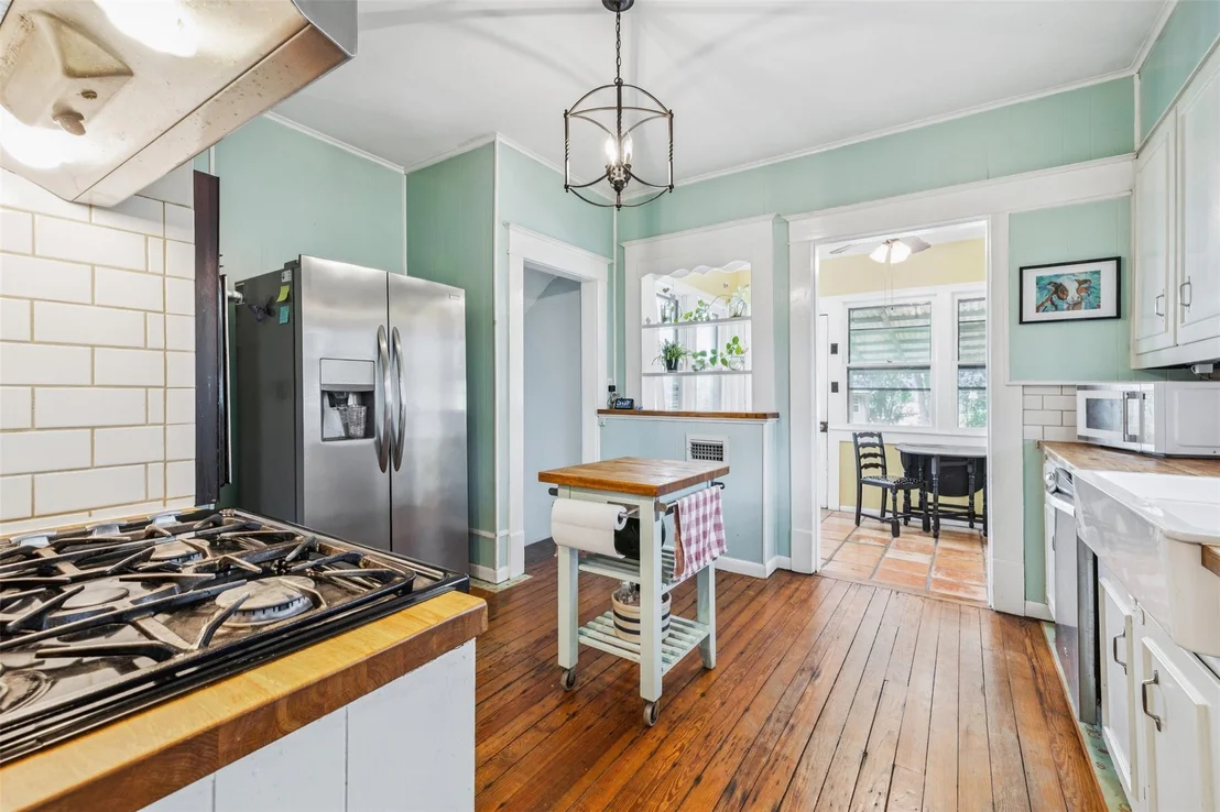 Photo of 1004 Mitchell Street