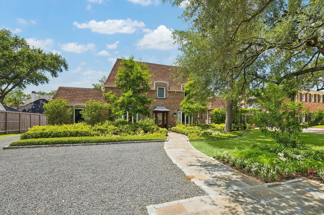 Photo of 922 Old Lake Road