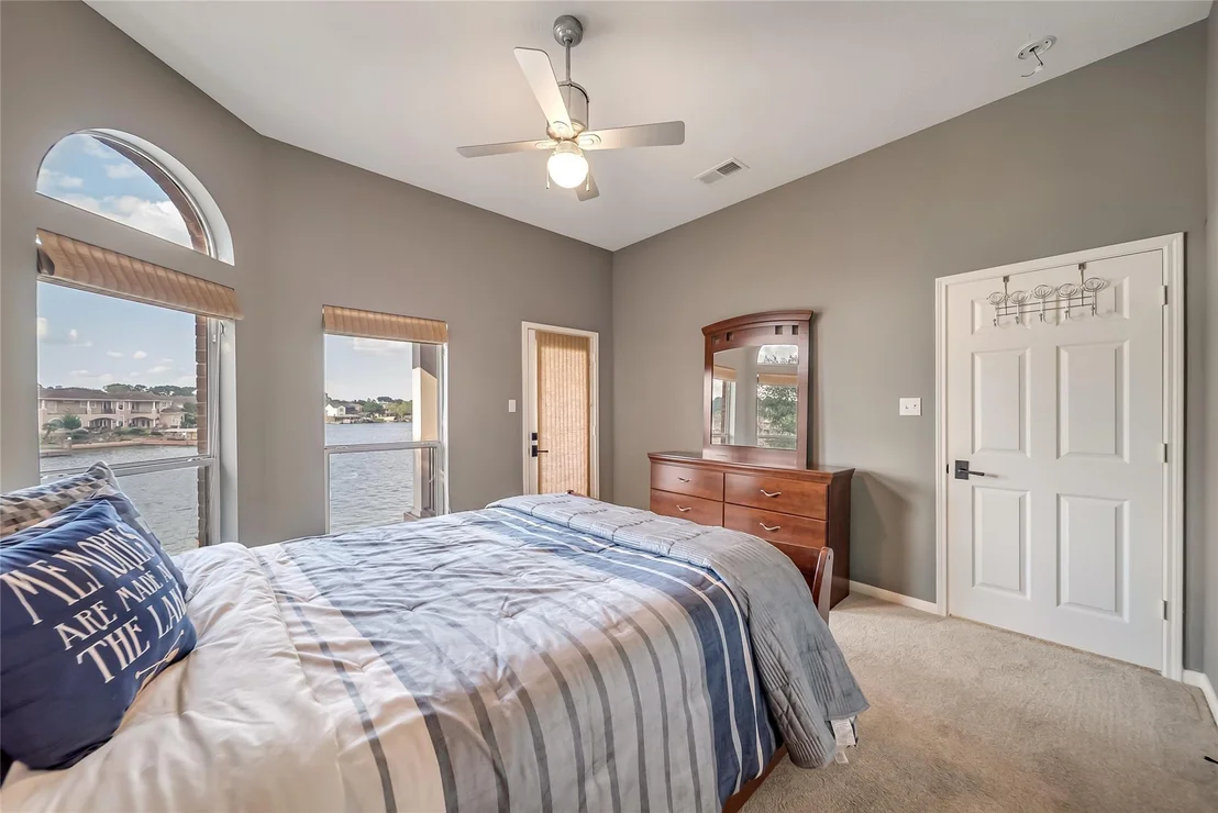 Photo of 318 Bayshore Drive