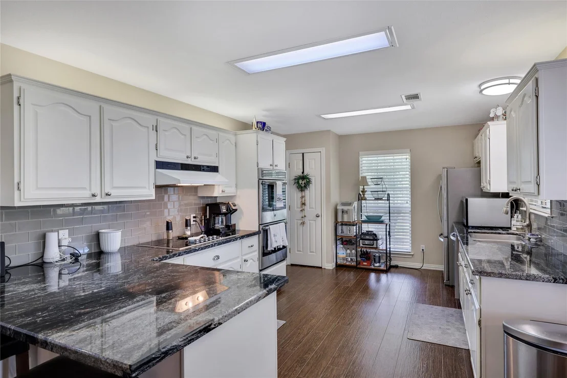 Photo of 220 Lake Oaks Boulevard