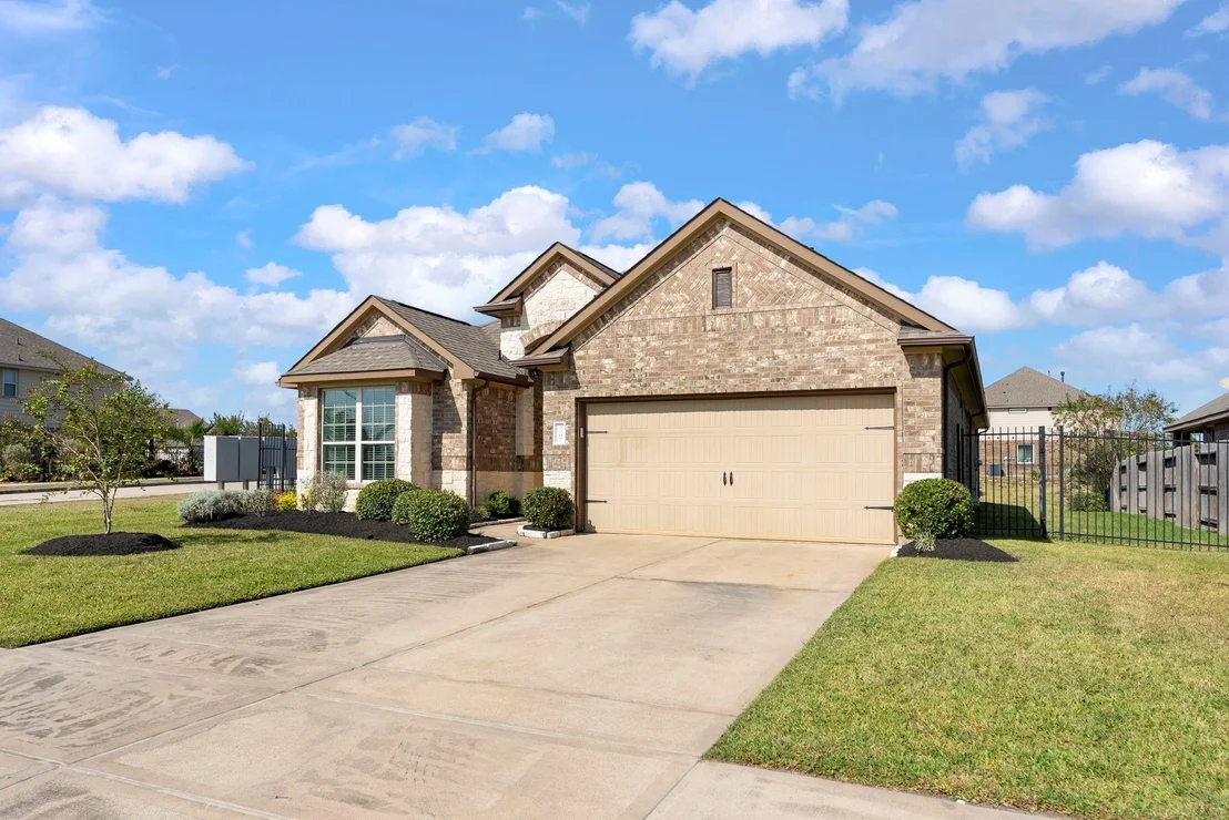Photo of 3707 Lake Bend Shore Drive