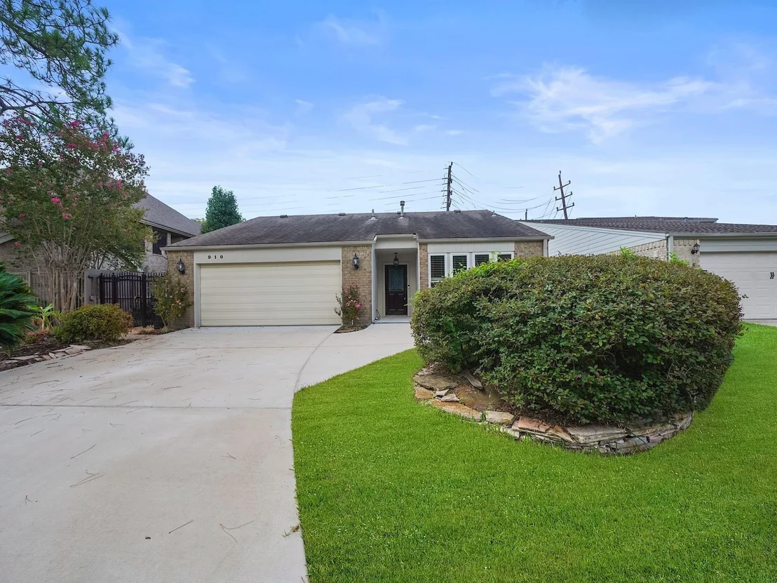 Photo of 910 Enclave Parkway
