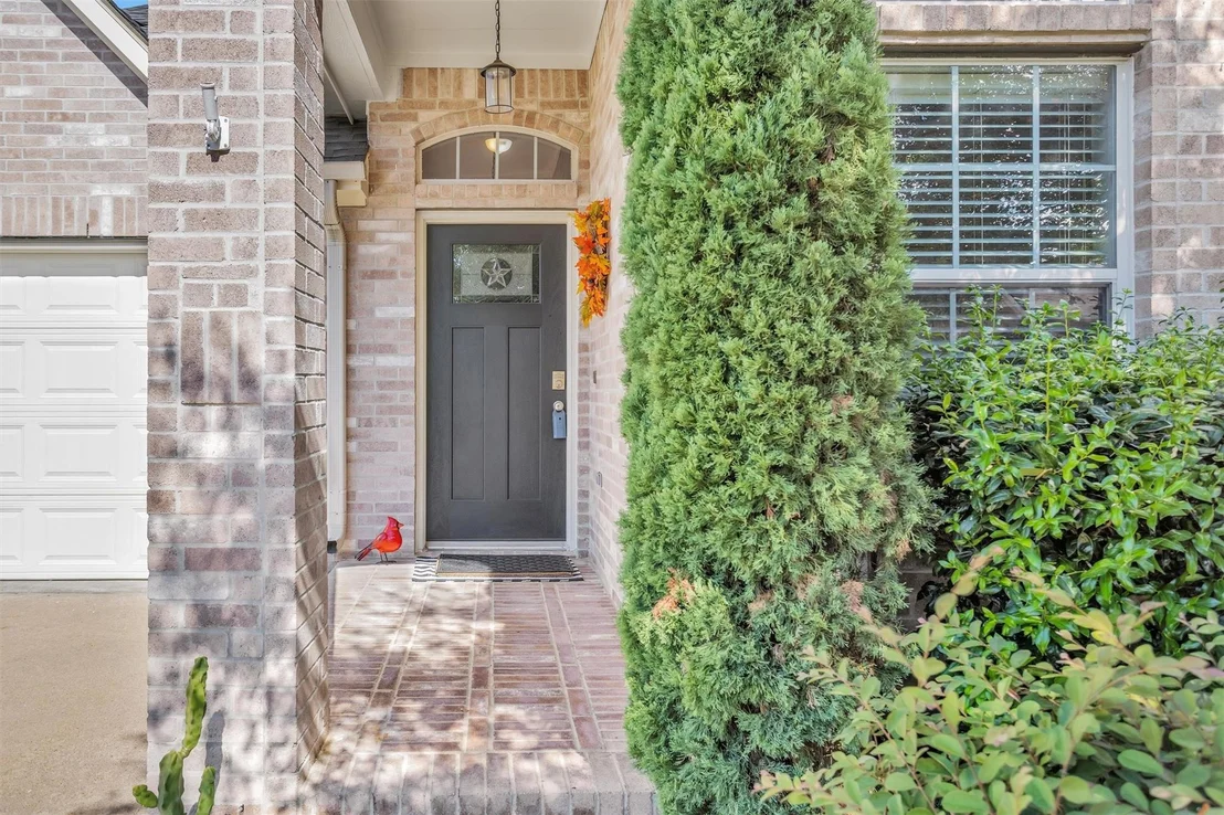 Photo of 15843 Collinsville Drive