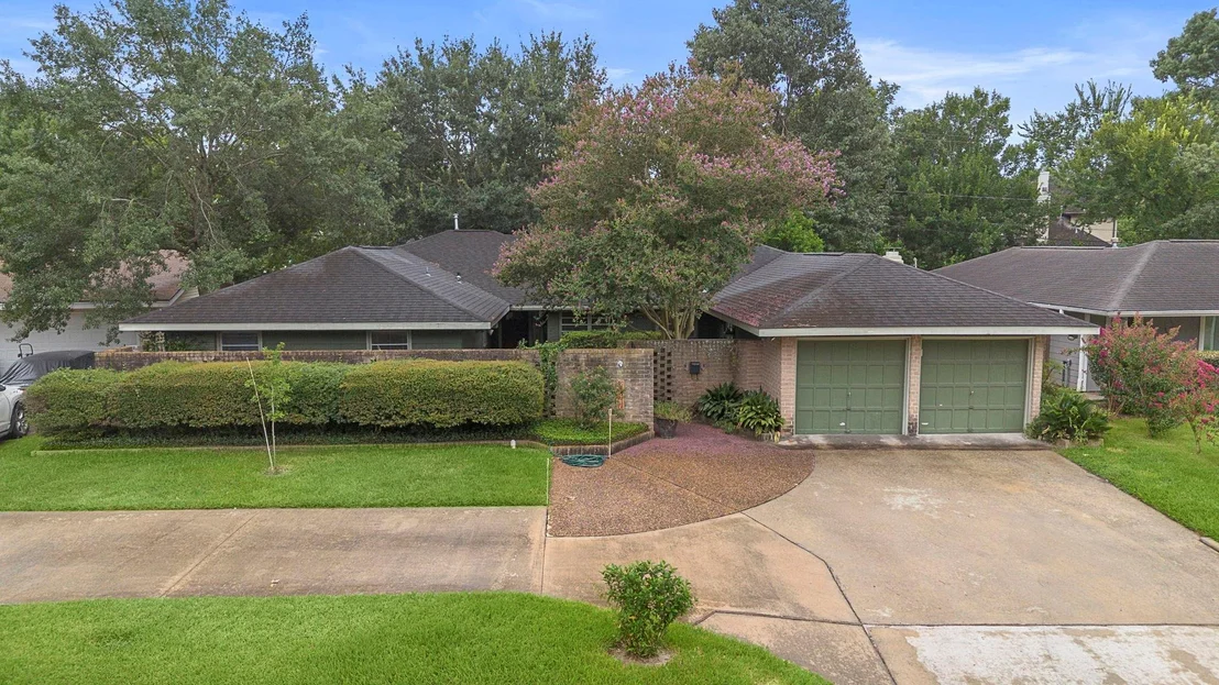 Photo of 8427 Westview Drive