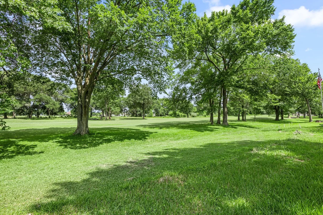 Photo of 220 Birdie Dr