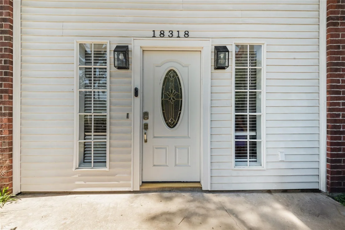 Photo of 18318 Oakhampton Drive