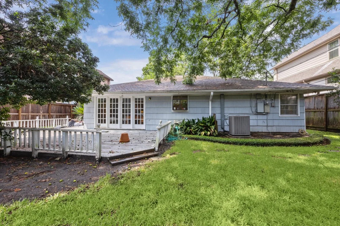 Photo of 5211 Maple Street