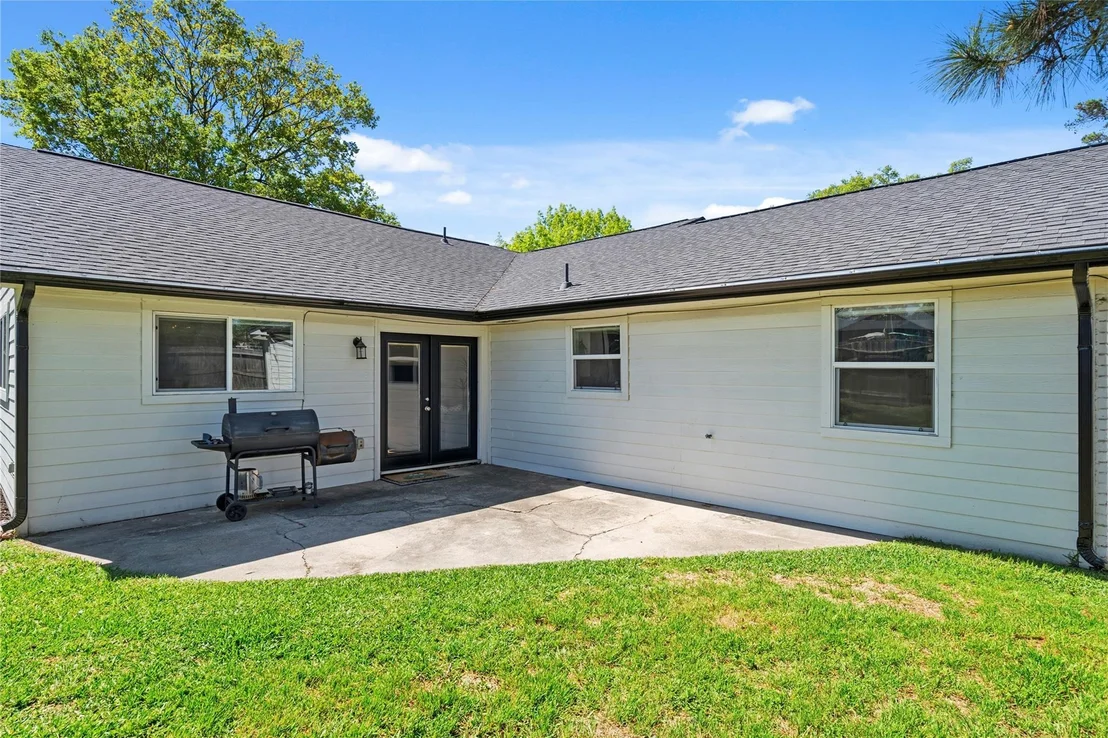 Photo of 102 Enchanted Oaks Court