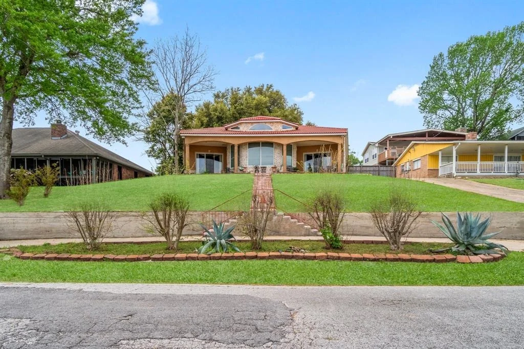 Photo of 55 Lakeway Drive