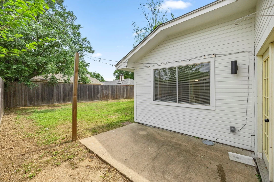 Photo of 2918 Walnut Springs Drive