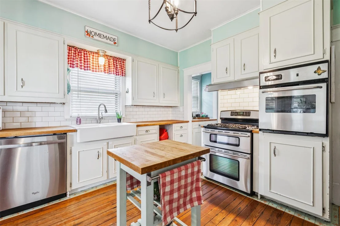 Photo of 1004 Mitchell Street