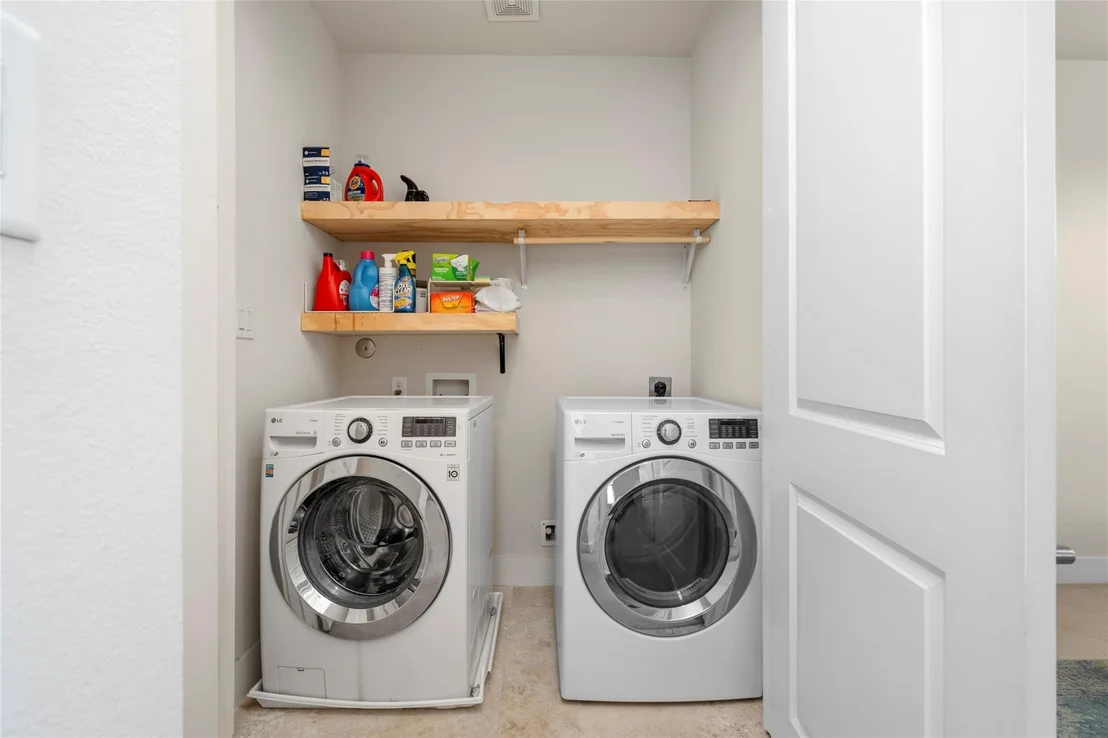 Photo of Unit E at 2609 Riverside Drive