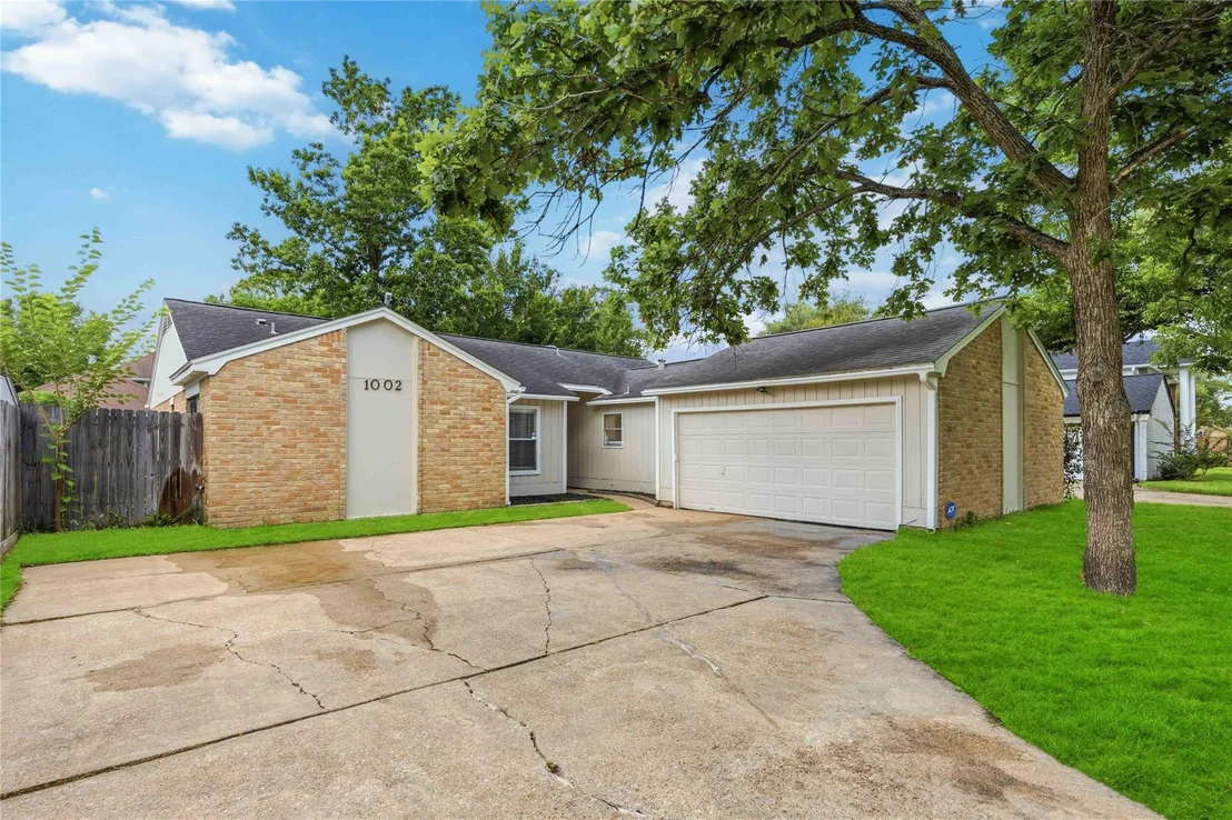 Photo of 1002 Oxborough Drive