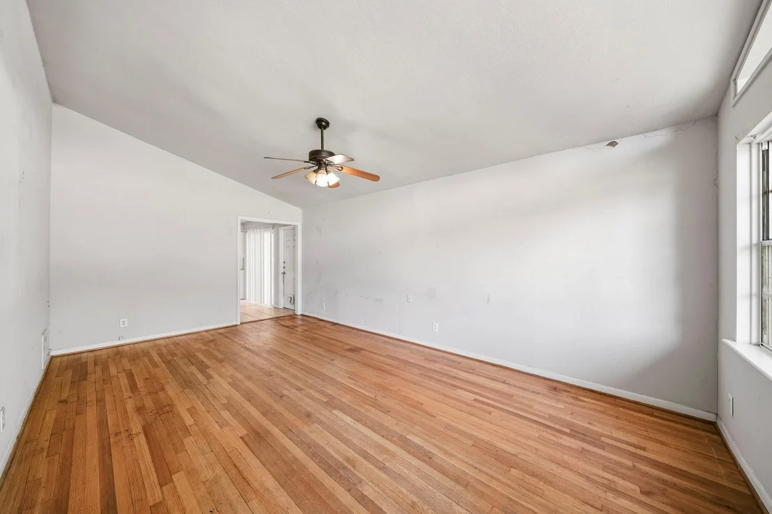 Photo of 7043 Hendon Lane