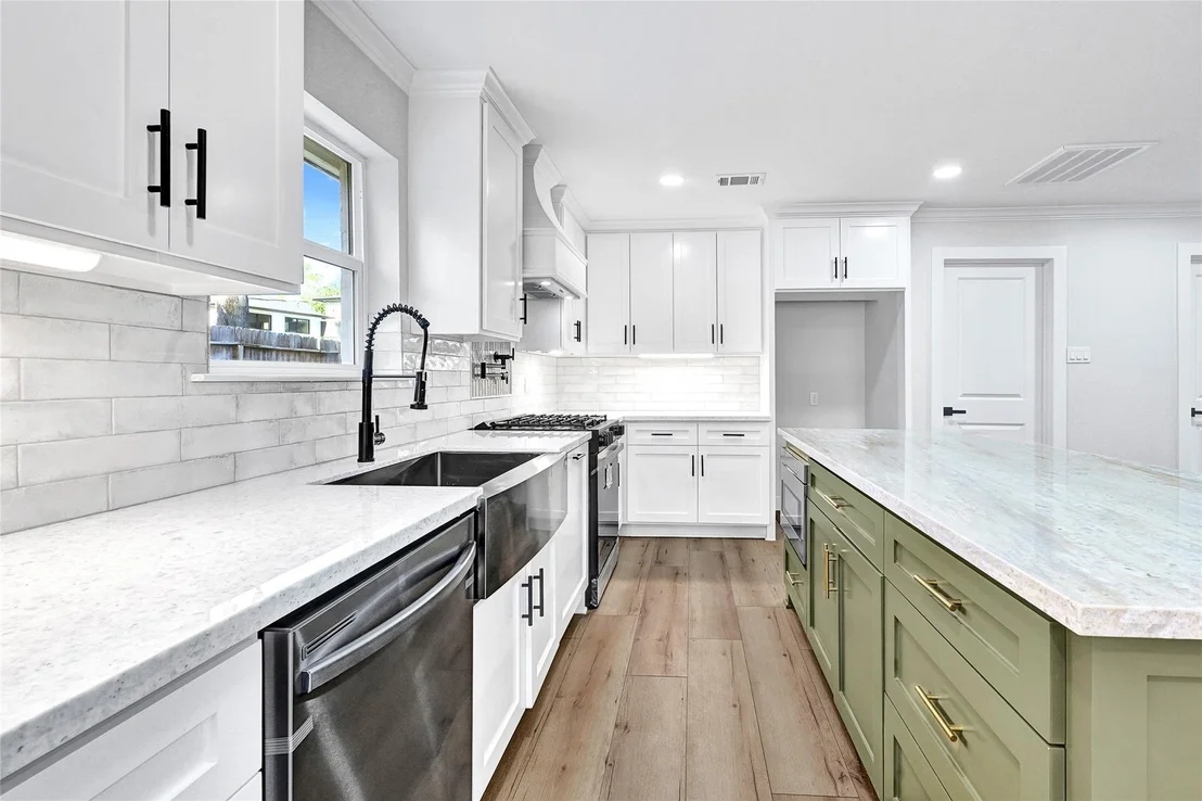 Photo of 5610 Oak Trail Lane