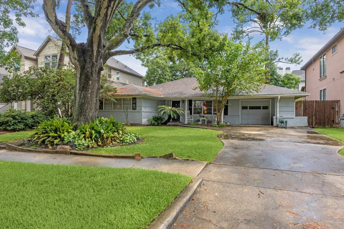 Photo of 5211 Maple Street