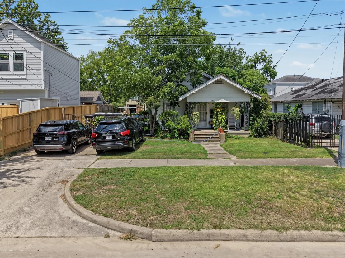 Photo of 1811 and 1815 Studewood Street