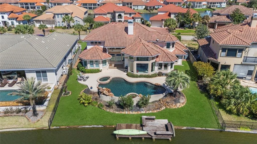 Photo of 18919 Crescent Bay Drive