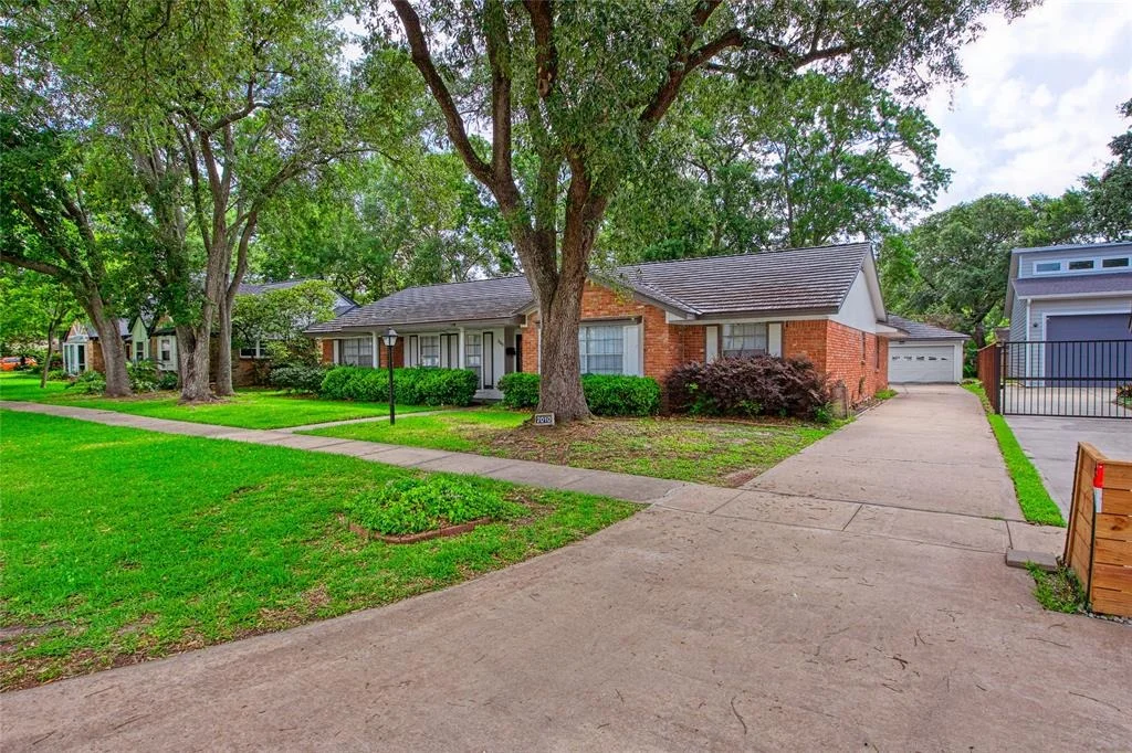 Photo of 2010 Oceanview Drive
