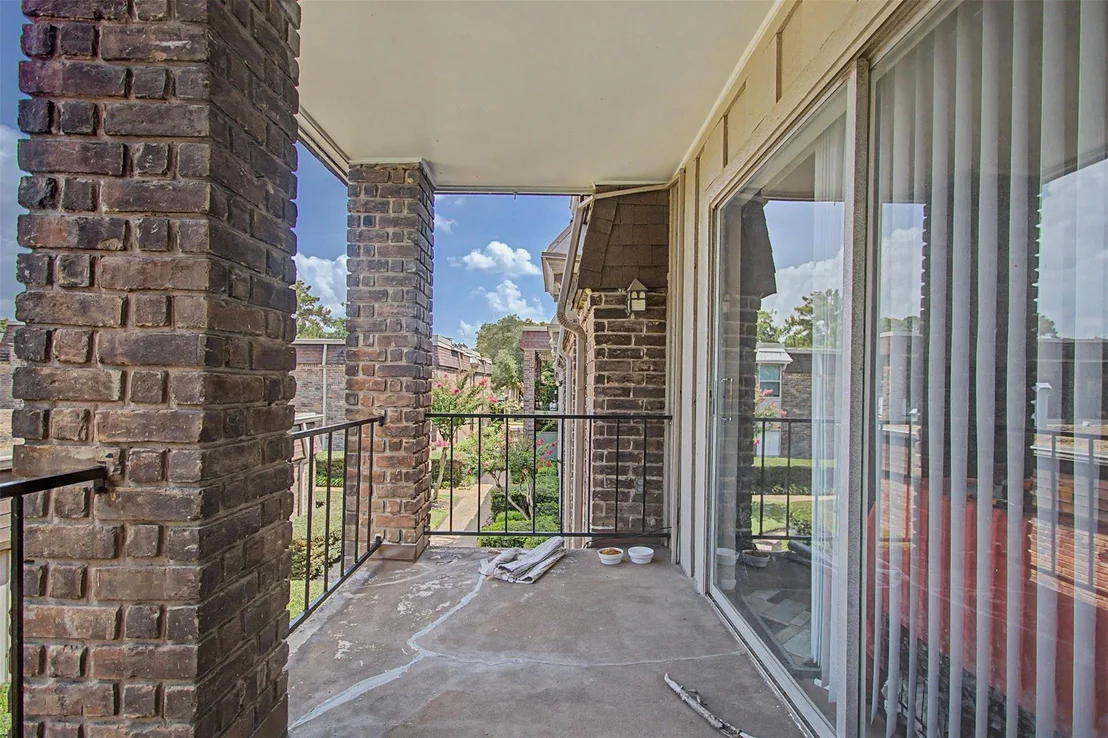 Photo of Unit 93 at 7575 Katy Freeway