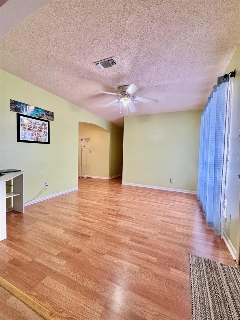 Photo of 1615 Meadowview Drive