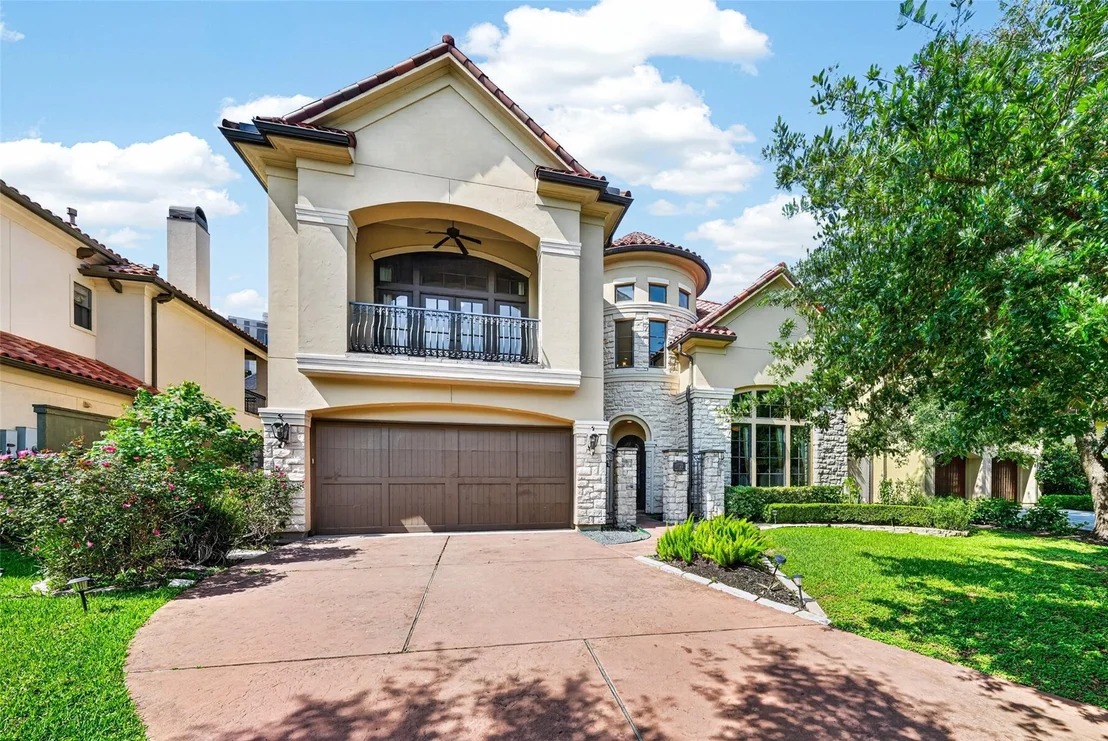 Photo of 2400 Avalon Place
